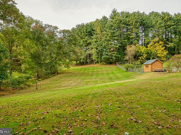 3rd image of 1804 Ridgecroft Dr
