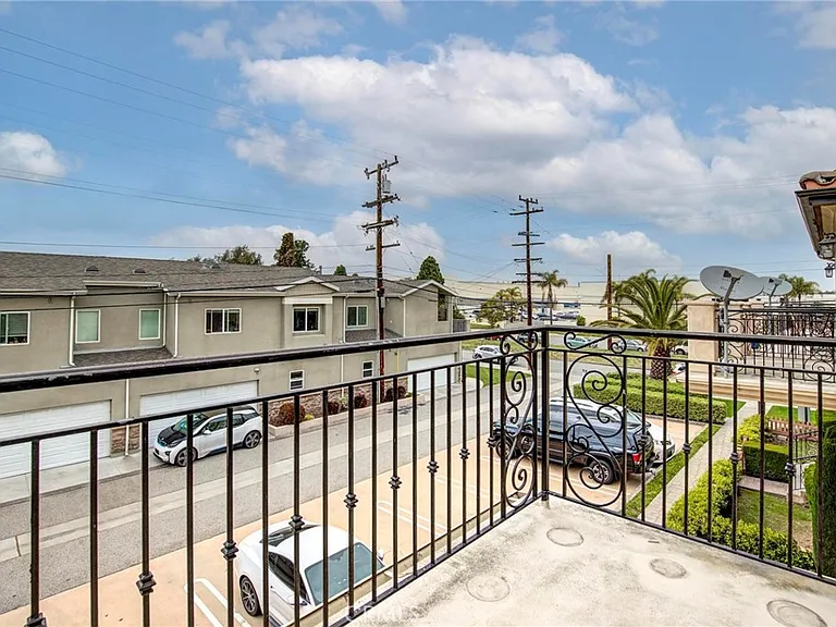 2236 Dominguez St — Photo 36