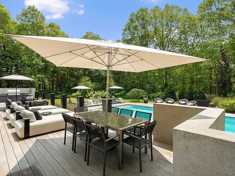 19 Georgica Woods Ln — Photo 11