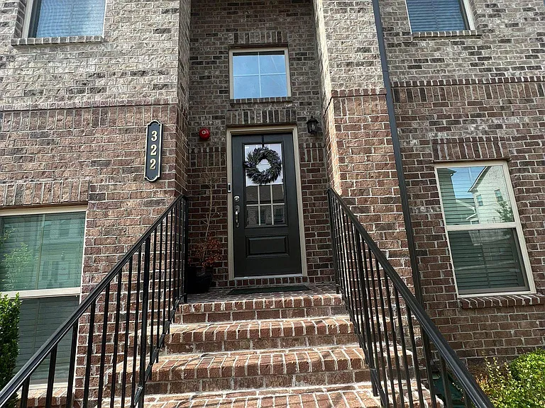 322 Commons Ave — Photo 1