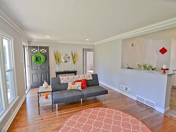 3rd image of 6912 Foxcroft Dr