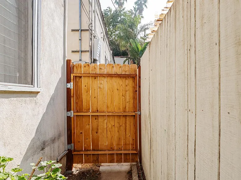 1410 Micheltorena St #1/4 — Photo 15