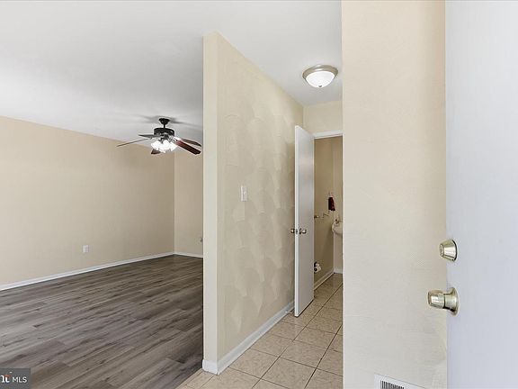5th image of 2438 Southgate Sq