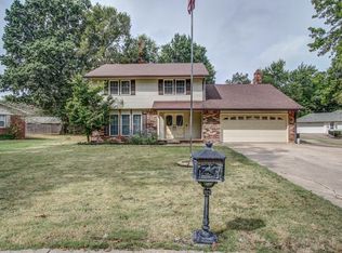 515 Cherry Point Ln, Pryor, OK 74361