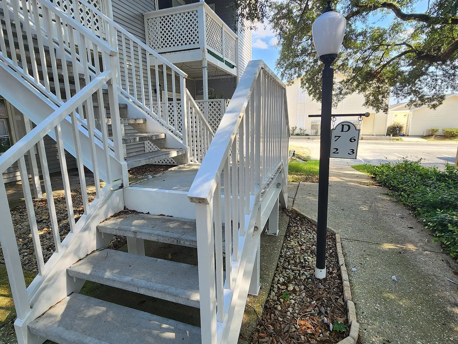 601 E Burgess Rd — Photo 2