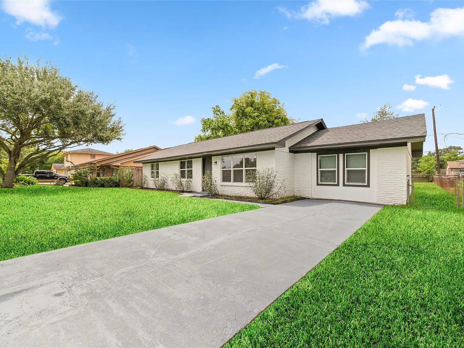 4 bed, 3.0 bath, 1940 sqft, $2,200 — Photo 2