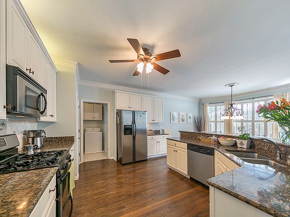 5th image of 1051 Woodcroft Chase
