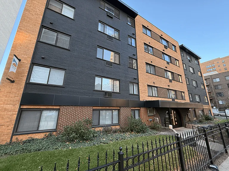 Sheridan Glen - 6040 N Sheridan Rd — Photo 16