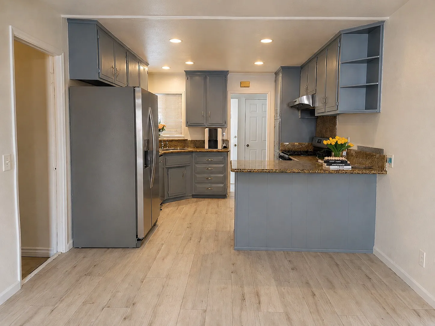 6 bed, 2188 sqft, $4,900 — Photo 3