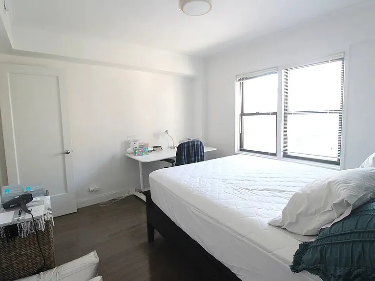 333 E 34th St #17B — Photo 7