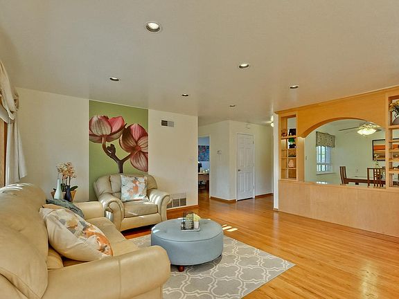 3rd image of 1551 McGregor Way