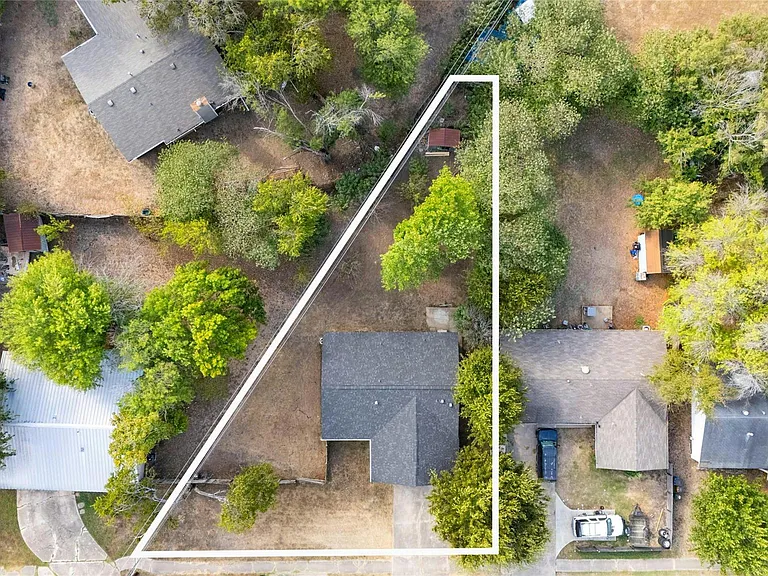 2523 E Stassney Ln — Photo 32