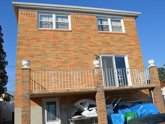 4th image of 584 Edgegrove Ave