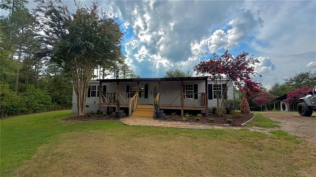 3 bed, 2.0 bath, 1680 sqft, $2,400 — Photo 2