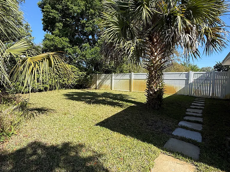 1306 Palm Cir — Photo 32