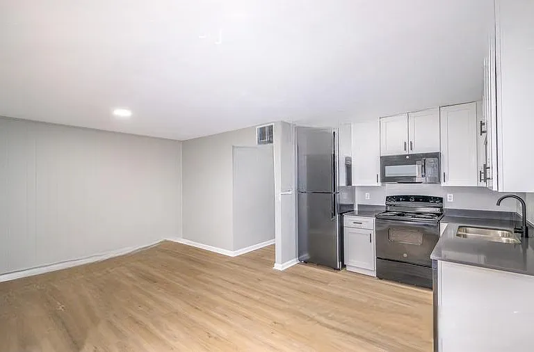 1533 S Bronough St #A — Photo 4