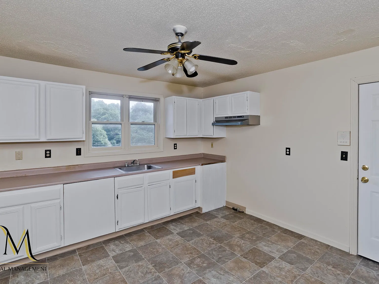 2 bed, $1,600 — Photo 2