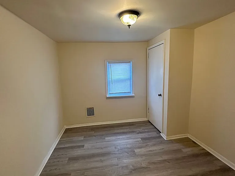 448 Vernon St — Photo 8