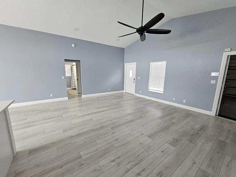 6131 Robinson St — Photo 5