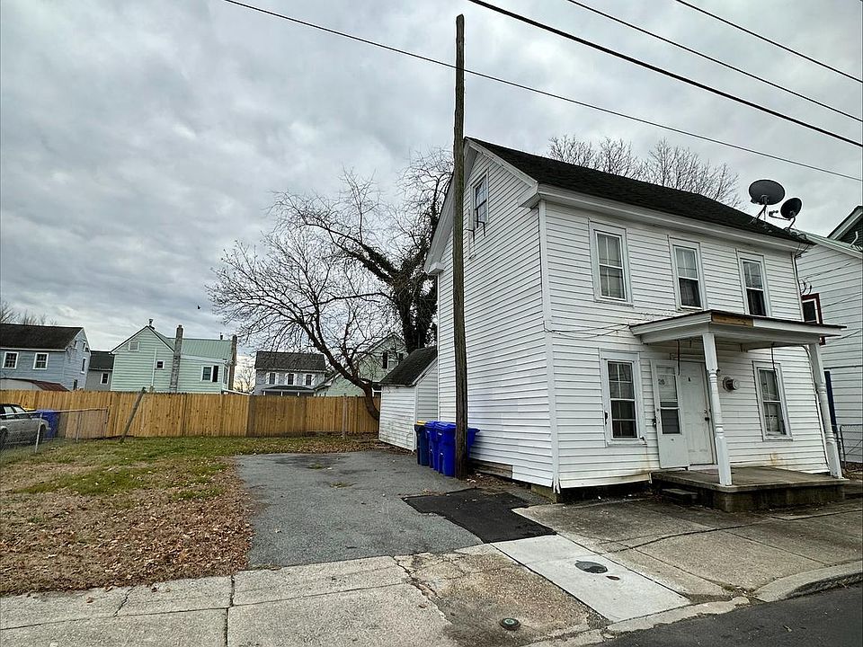 2nd image of 26 Front St