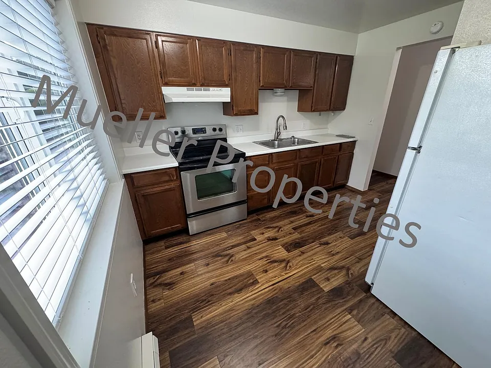 410 E 5th St #3