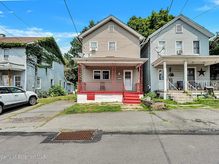 630 E Lackawanna Ave — Photo 1