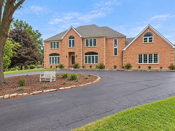 3rd image of 122 Deepwood Rd