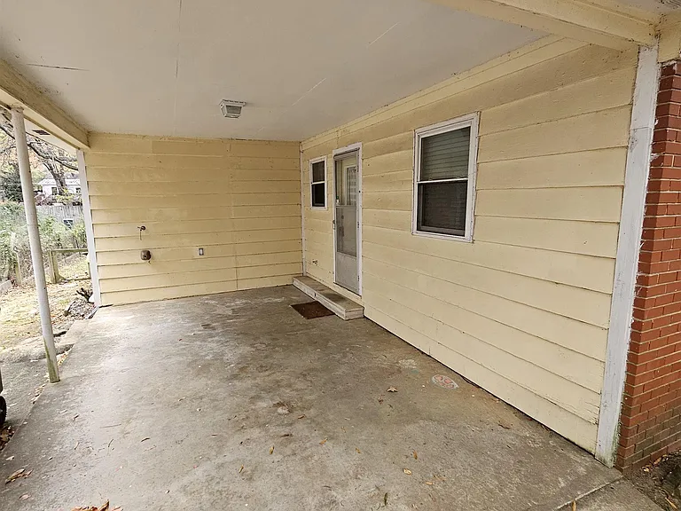709 N Buchanan St — Photo 16