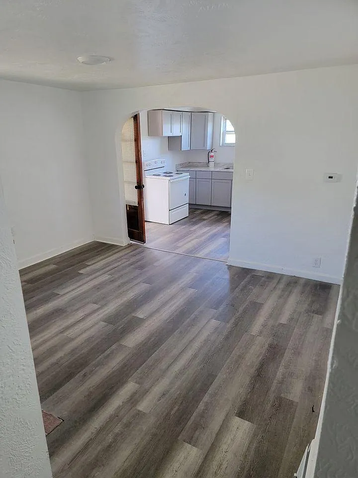 1021 Mace St — Photo 2