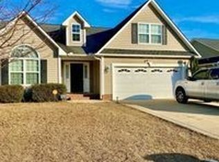 5621 Prestonfield Ln, Hope Mills, NC 28348