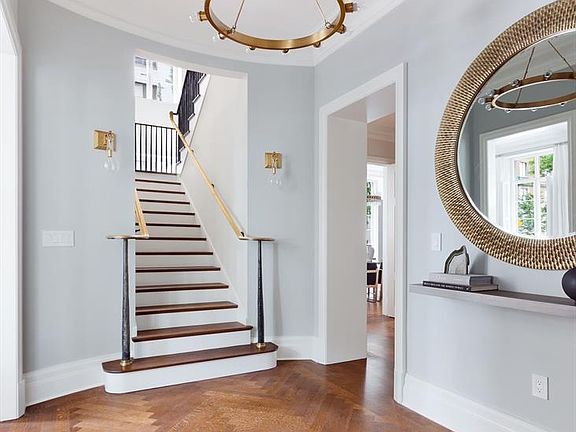 3rd image of 20 E End Ave #Maisonette
