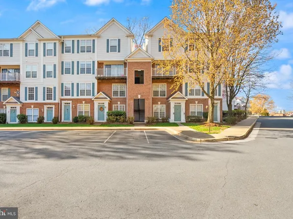 12739 Fair Crest Ct APT 301, Fairfax, VA 22033