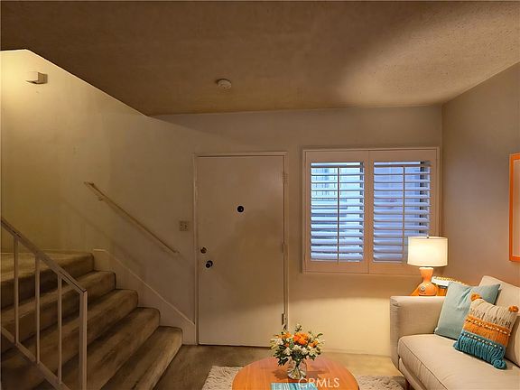 2nd image of 913 Victor Ave APT 5