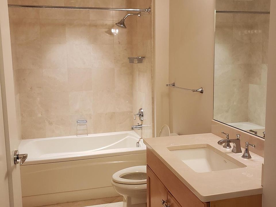 2nd image of 1111 19th St N APT 1601