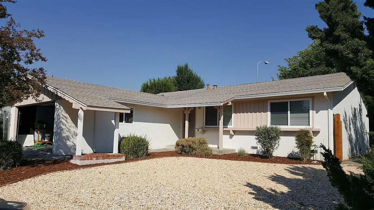 3636 Thunderbird Ct photo 1