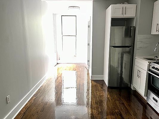 5th image of 235 E 111th St APT 3