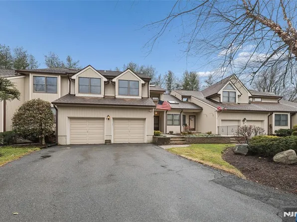 7 Valen Ct #2, Franklin Lakes, NJ 07417