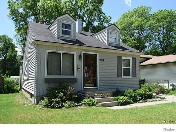 2nd image of 432 Dewey St