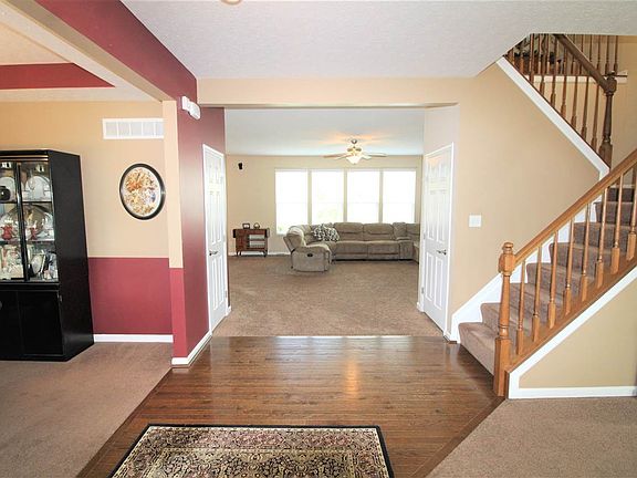 4th image of 1096 Sprucehill Ln