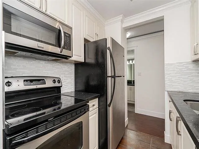 1850 Southmere Cres E #8 — Photo 7
