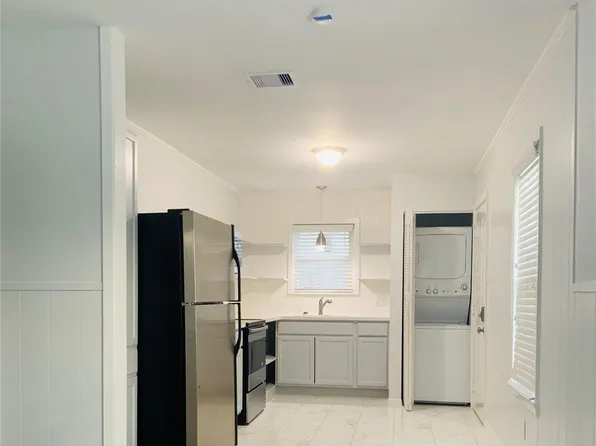 2221 Blodgett St, Houston, TX 77004
