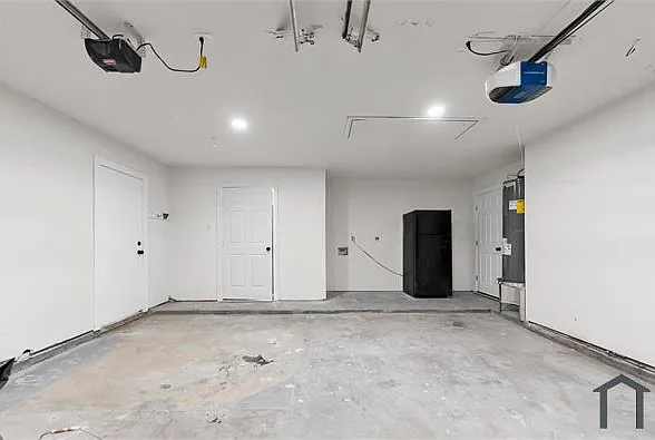 4 bed, 1730 sqft, $2,400 — Photo 3