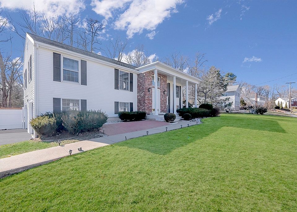 1st image of 75 Pilgrim Dr