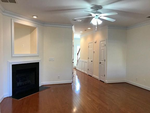2nd image of 325 Saint Nicholas Trl
