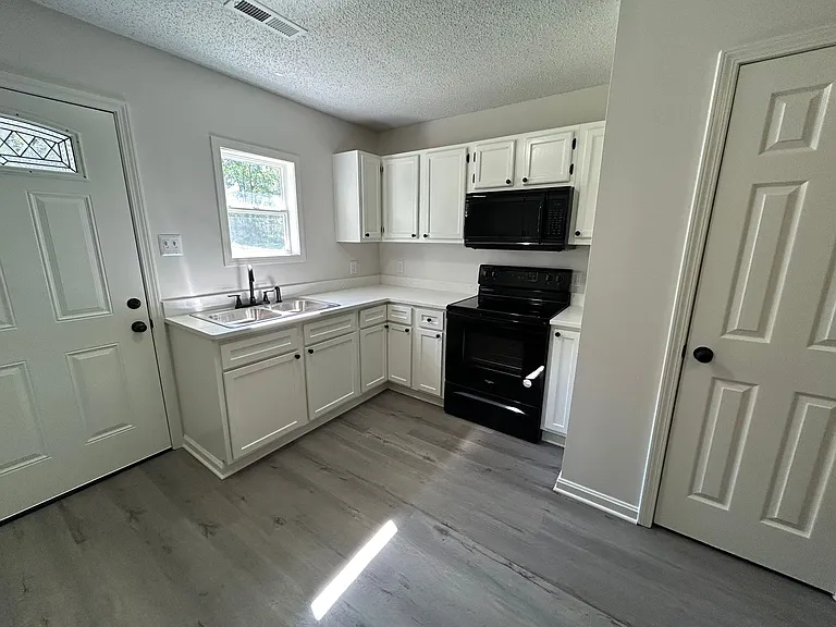 1154 S. Washington Ave. — Photo 5