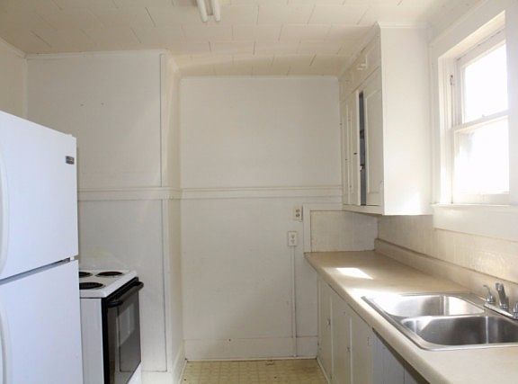 4th image of 1013 1/2 Wagner St