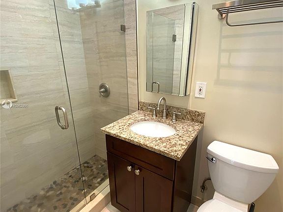 4th image of 408 NE 7th Ave APT 17