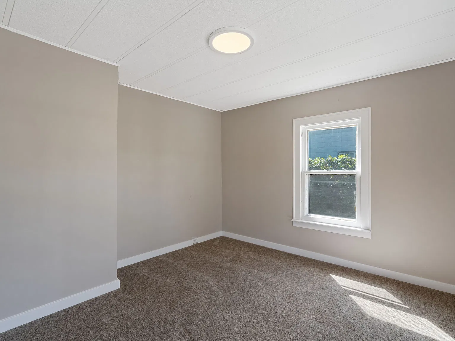 3 bed, 1867 sqft, $2,300 — Photo 2