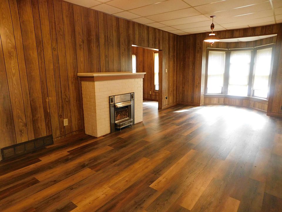 1st image of 512 W Locust Ave