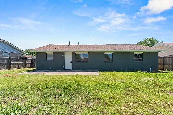 1101 S Bouziden Dr — Photo 14